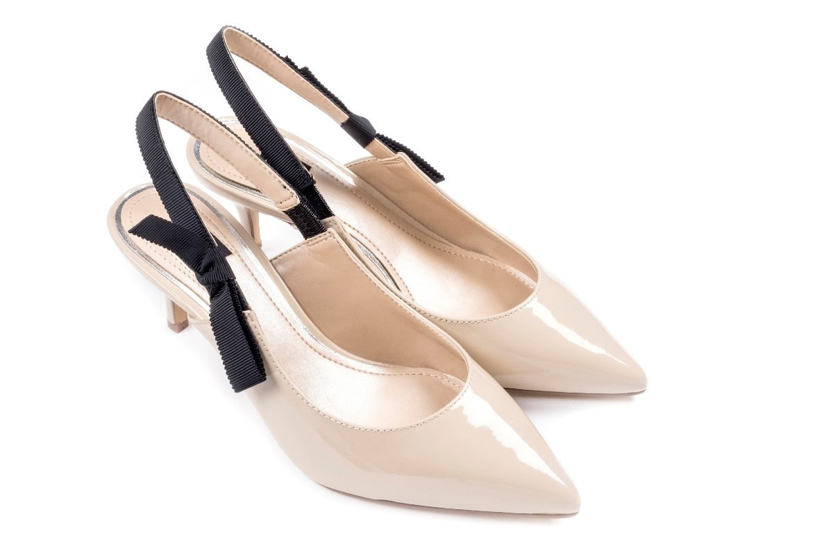 what shoes to wear with wide leg jeans