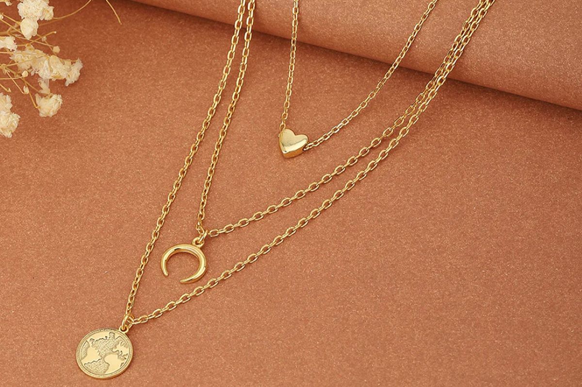 what jewelry to wear with dress neckline