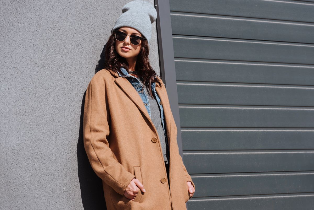 what to wear with wide leg jeans