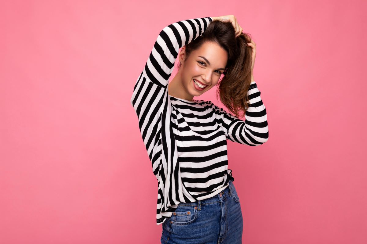 what to wear with wide leg jeans