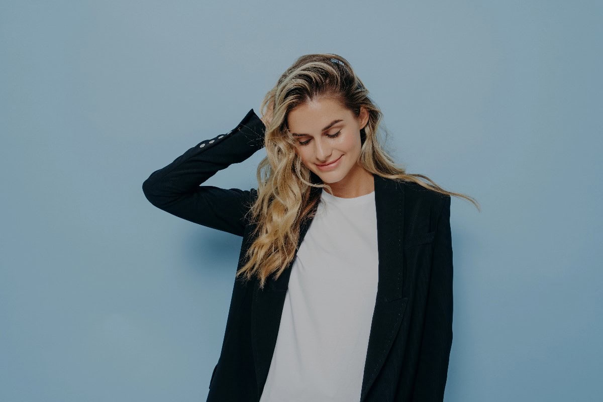 what to wear with grey leggings