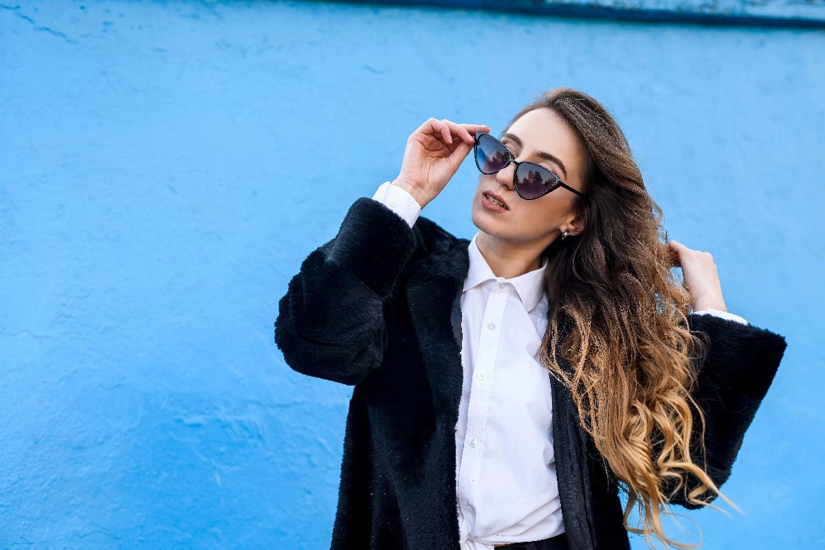 what to wear with grey leggings